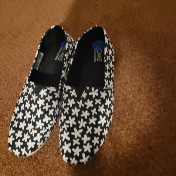 NWOT Toms Floral Slip-On Shoes - Picture 3 of 7